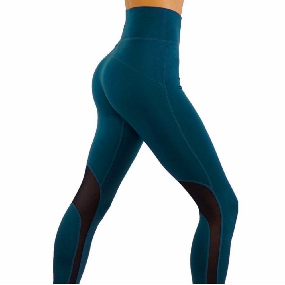 NWT~ Yoga Fit Pants “dry-fit” Work Out Leggings with Mesh Cut Out Design